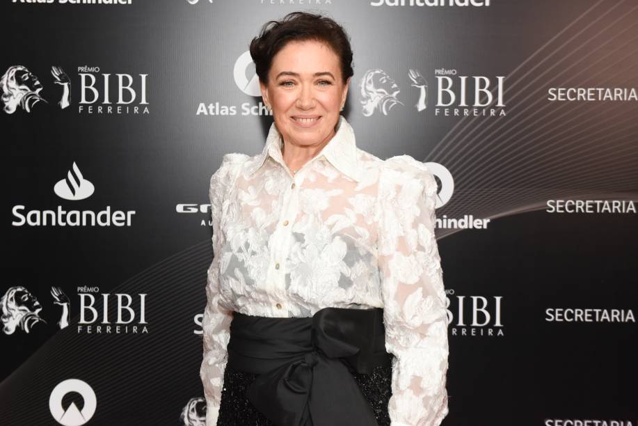 Lilia Cabral. Lilia Cabral.