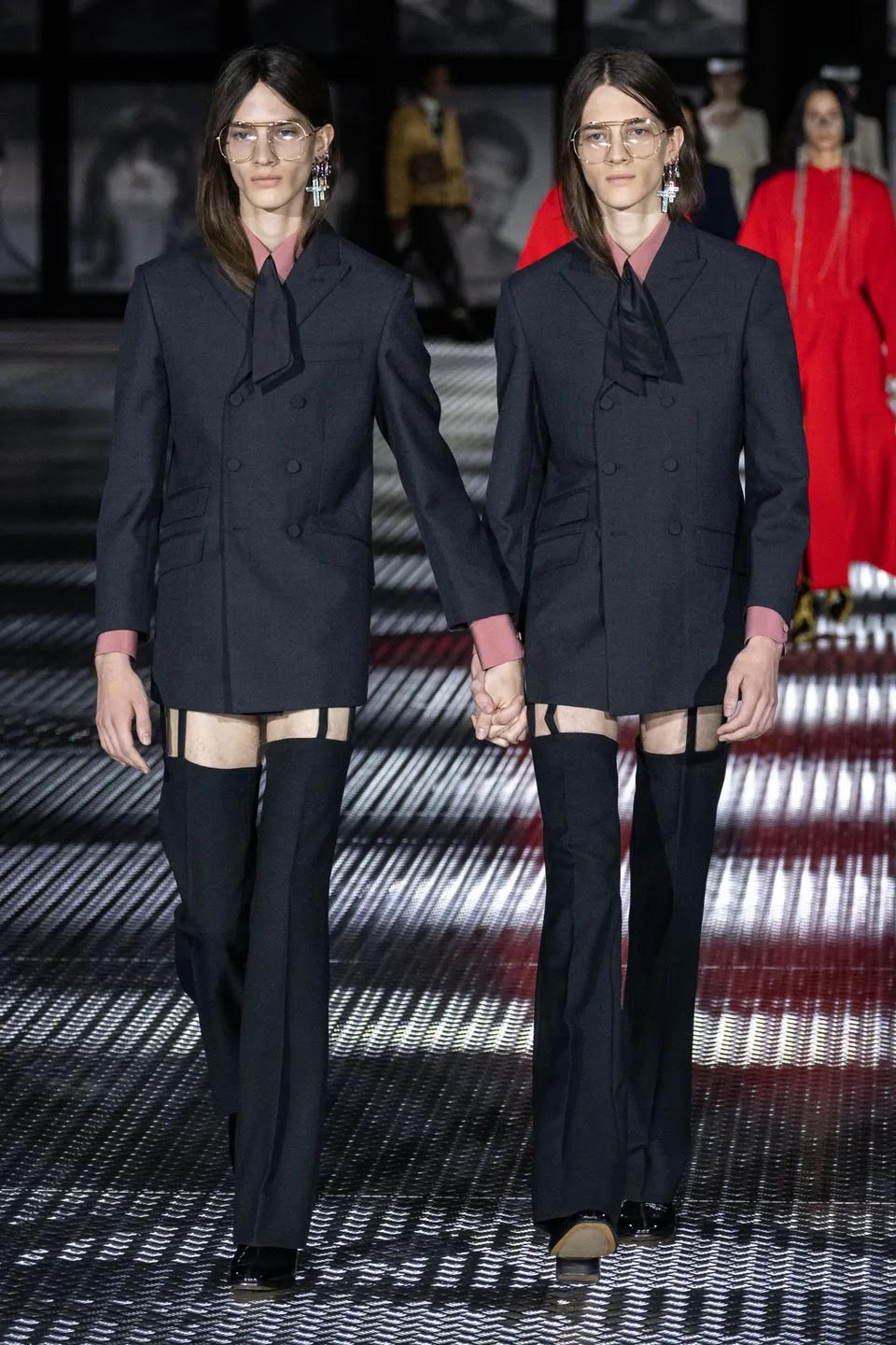 Desfile Gucci Verão 2023 Na passarela, Gucci deu boas-vindas a Twinsburg, a