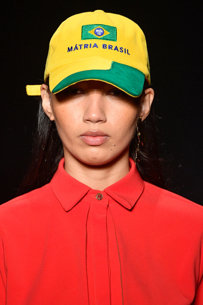 Brazil Core Desfile da Misci na Sao Paulo Fashion; Matria Livre no boné
