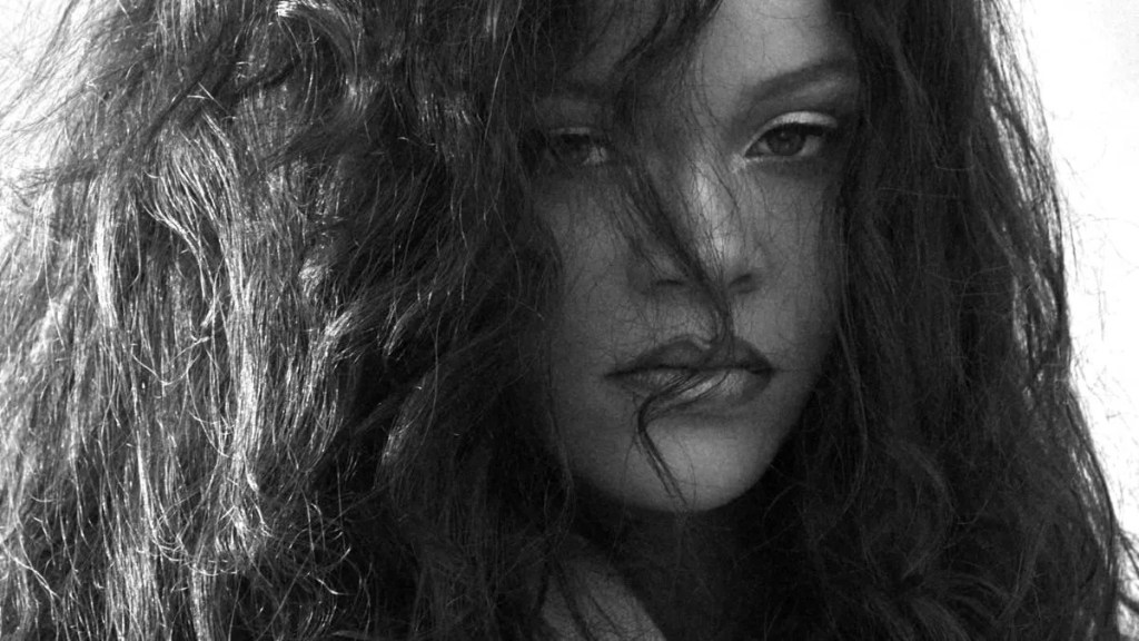 Após 6 anos, Rihanna volta oficialmente à música com “Lift Me Up”; ouça!