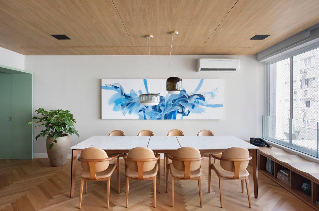 Apartamento com 165m2 em Ipanema assinado pelo escritório escritório Magarão Lindenberg Arquitetura _ foto 13 Madeira clara e cores suaves criam um clima natural neste apartamento