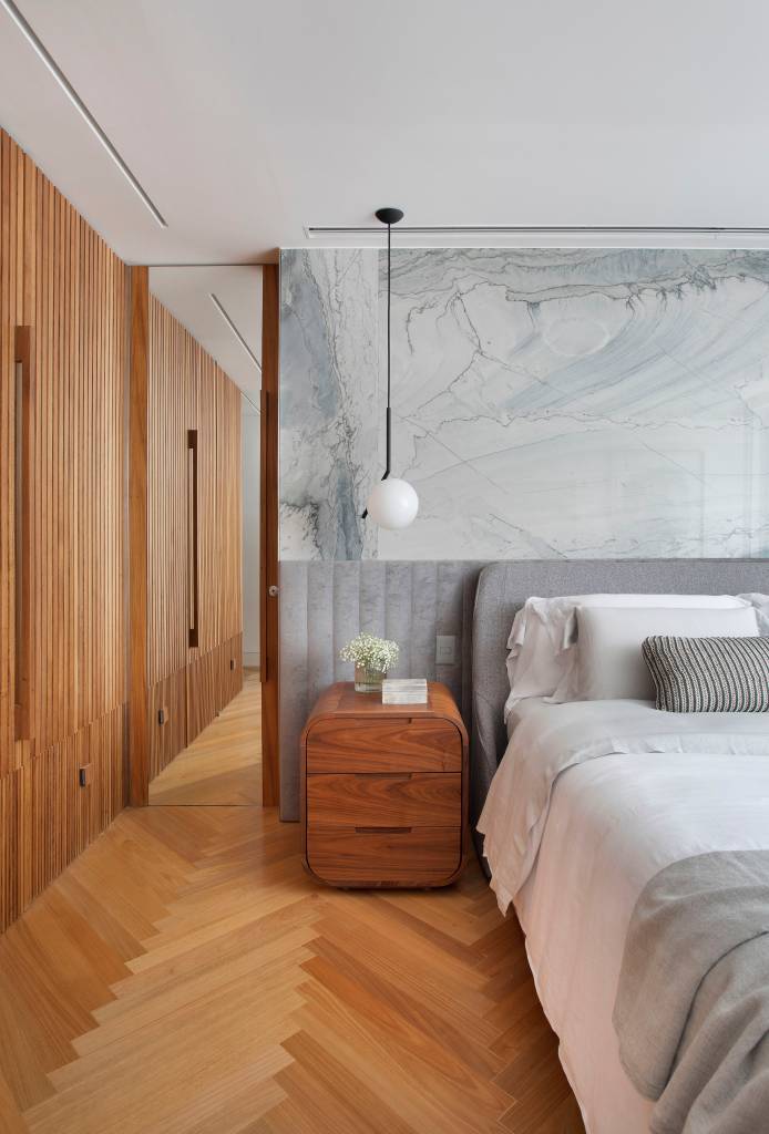 Apartamento com 165m2 em Ipanema assinado pelo escritório escritório Magarão Lindenberg Arquitetura _ foto 20 Madeira clara e cores suaves criam um clima natural neste apartamento