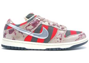 Tênis Nike Nike SB Dunk Low Freddy Krueger Uma homenagem a um dos vilões mais queridos do universo do terror e, por sua raridade, é avaliado em cerca de R2 mil.