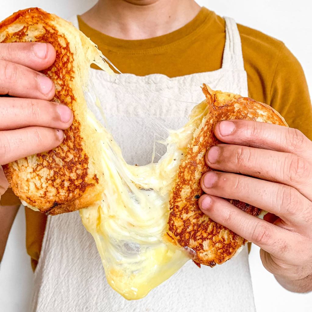 Queijo Quente – Na Fila do Pão Receita é prática e leva Canastra da Roça da Cidade, mussarela Roni e Queijo do Reino Palmyra