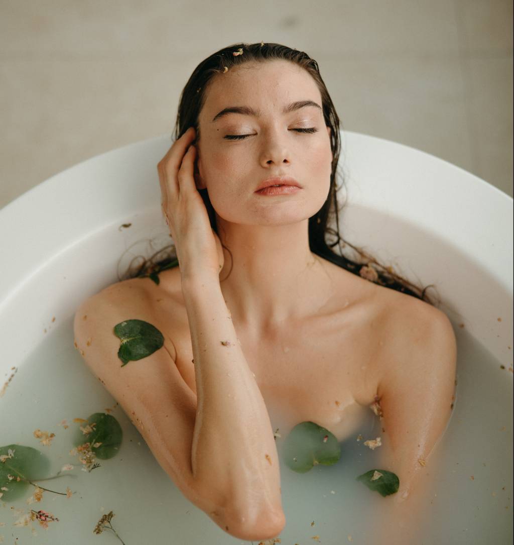 Banhos energéticos: 5 receitas para atrair o que deseja em 2023