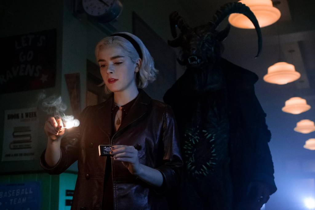0-MUNDO-sombrio-de-sabrina-netflix Kiernan Shipka em