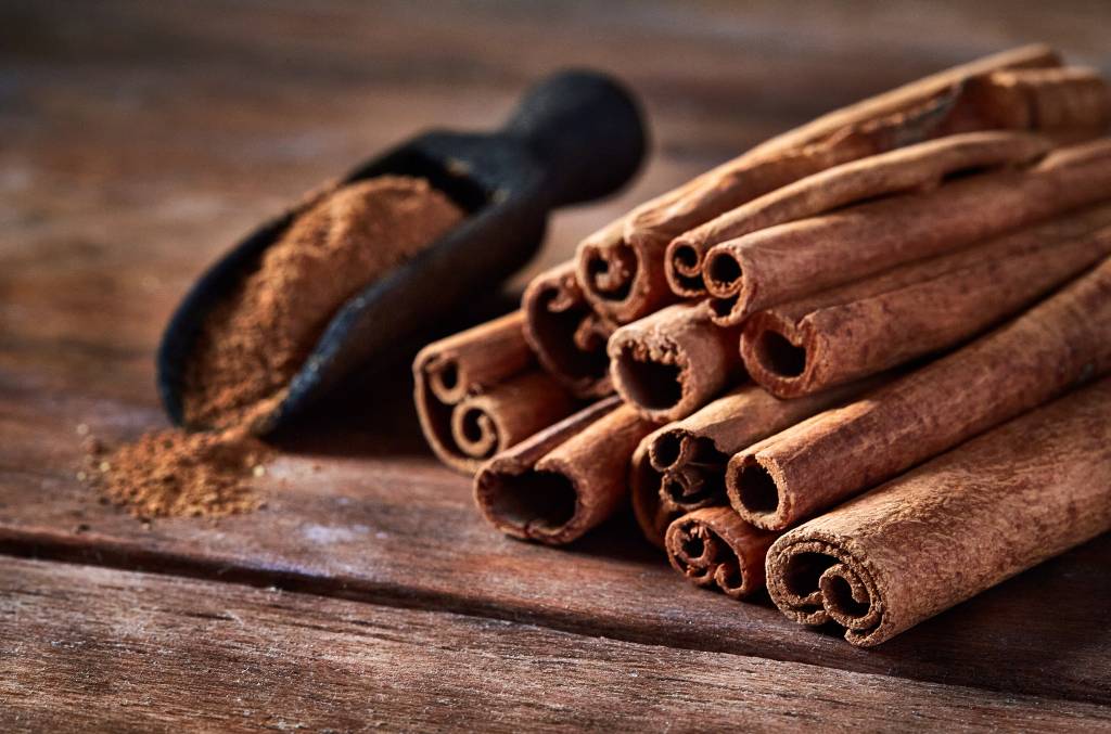 canela-beneficios-espirituais Comprando sementes, é possível plantar canela dentro de casa.