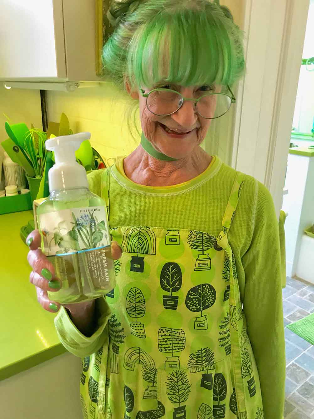 GreenLady10 (1) GreenLady10 (1)
