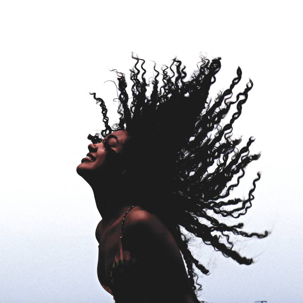 adrian-fernandez-t1jlLrsMpjc-unsplash cronograma capilar nas férias