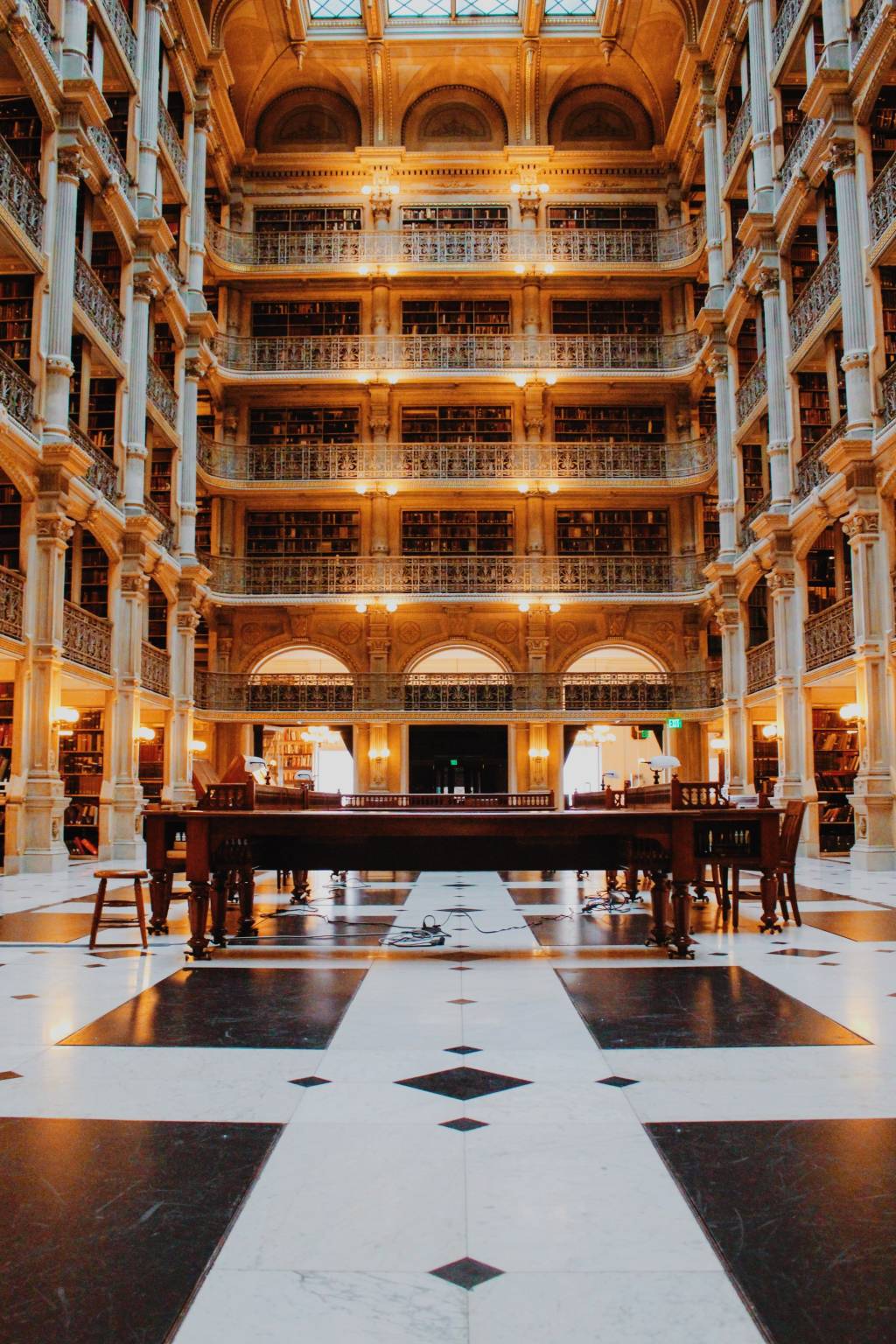 George Peabody Library Biblioteca George Peabody de Baltimore, nos Estados Unidos
