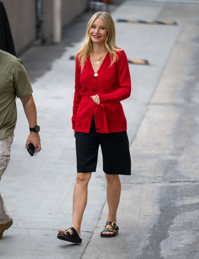 Gwyneth Paltrow com sandália birken Sandália birken com bermuda - Gwyneth Paltrow