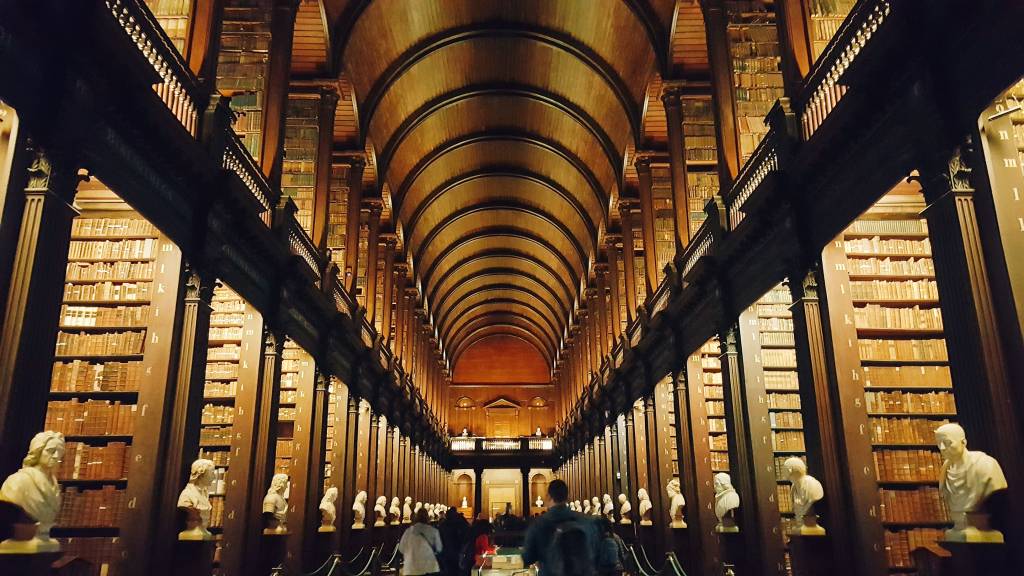 Library of Trinity College Dublin Biblioteca do Trinity College de Dublin, na Irlanda