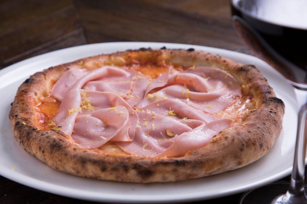 Pizza de mortadela, da pizzaria Maremonti Pizza de mortadela, da pizzaria Maremonti