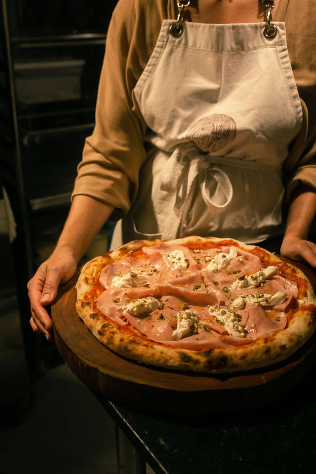 Pizza de mortadela_Oli Pães_CréditoMarcelaOliveira Pizza de mortadela da Oli Pães & Pizzas Artesanais