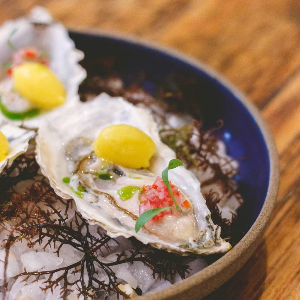 la-peruana As ostras com sorbet de ají amarillo, chalaquita e limão é uma das opções do menu da La Peruana