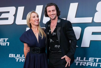 Enquanto o mundo apoiava Shakira, criticavam Sam Taylor-Johnson pelo mesmo motivo.
