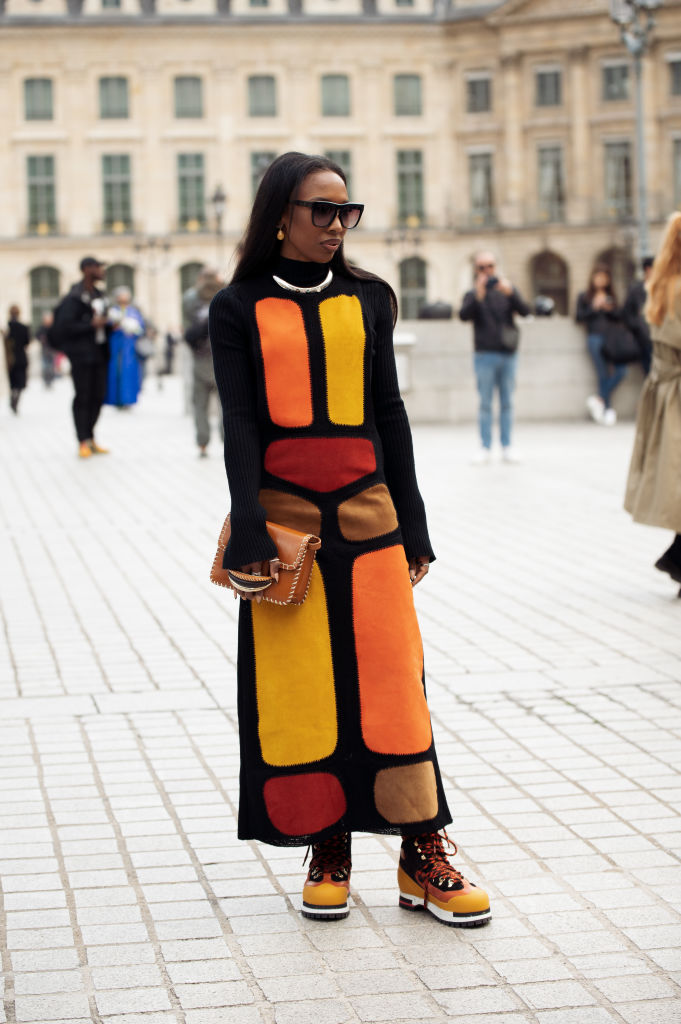 Street Style – Paris Fashion Week – Womenswear Spring/Summer 2023 : Day Four street style de paris - tons terrosos