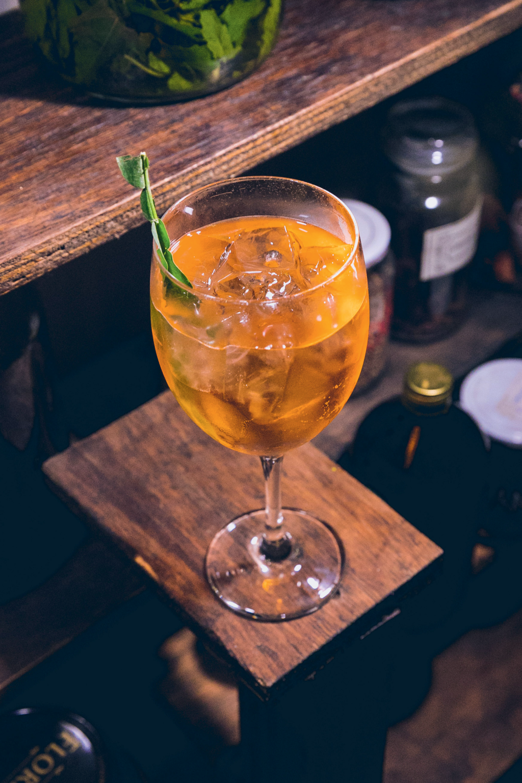 Receber Néli Pereira – O drinque Carqueja Spritz’ Receber Néli Pereira - O drinque Carqueja Spritz'