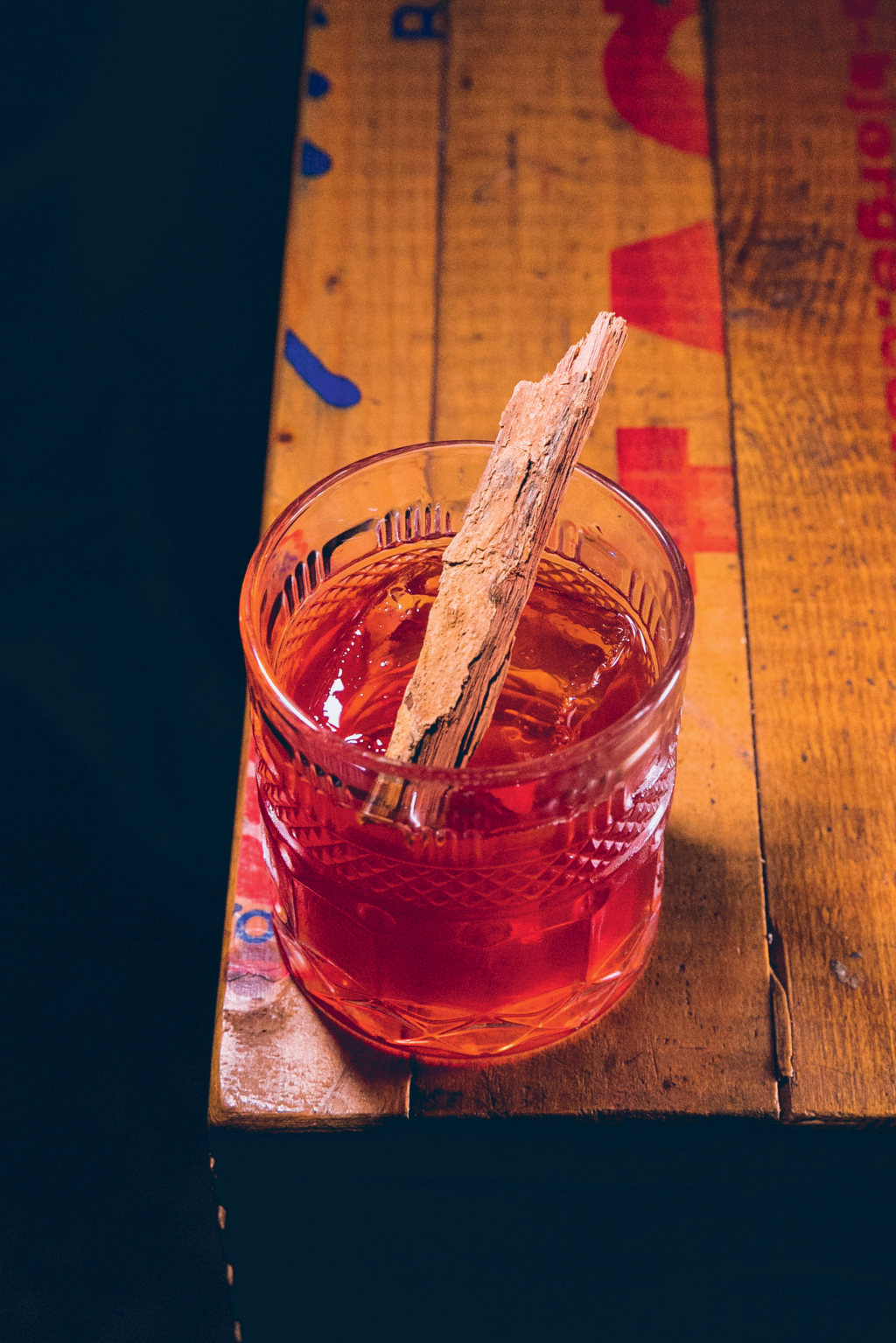 Receber Néli Pereira – Drinque Negroni Nativo Receber Néli Pereira - Drinque Negroni Nativo
