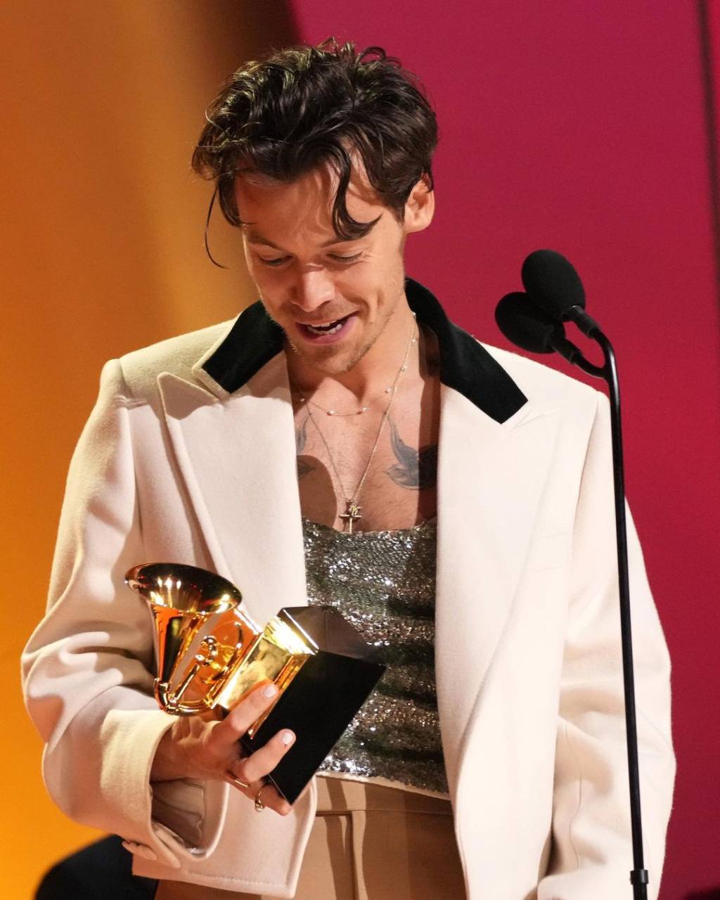 harry styles grammy 2023 Harry Styles levou o gramofone do álbum do ano