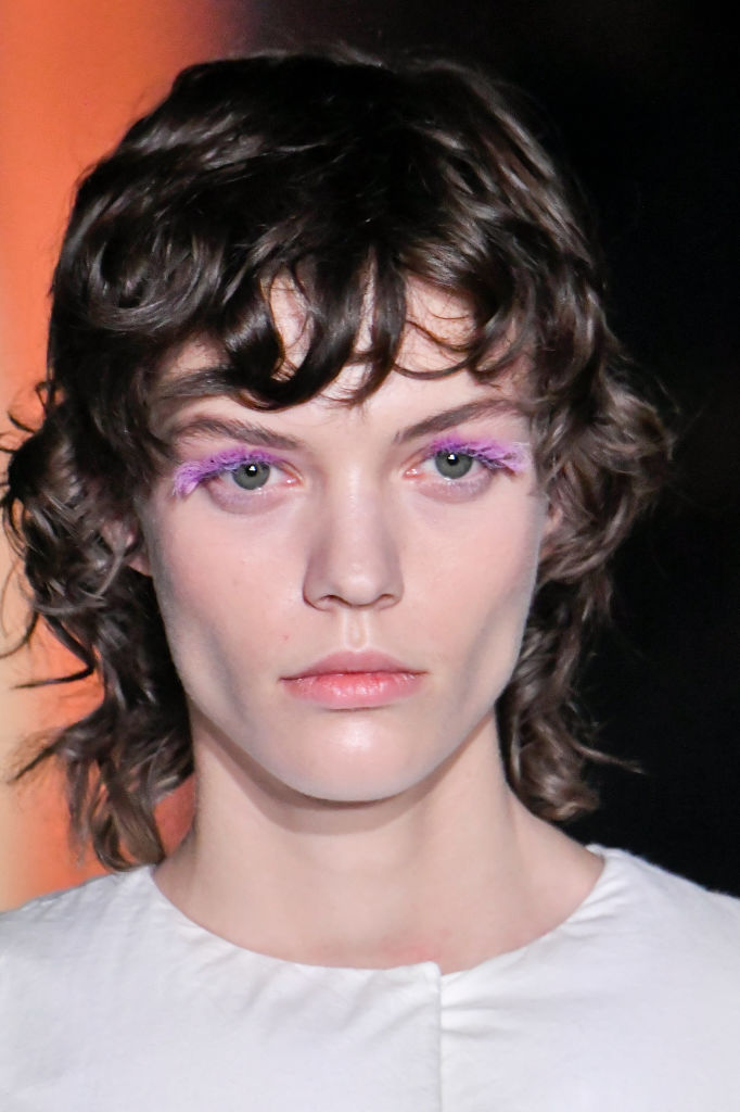 Prada – Runway – Fall/Winter 2023-2024 Milan Fashion Week tendências de maquiagem Milan Fashion Week - cílios rosas