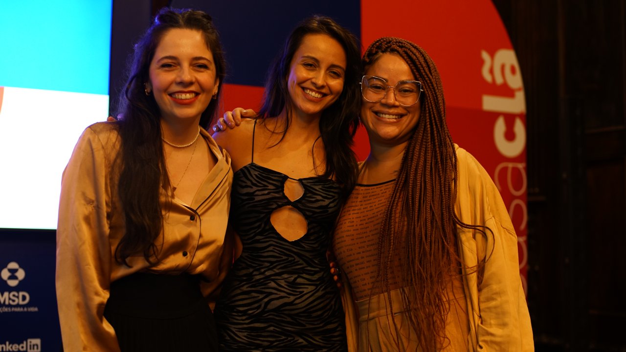 Paula Jacob, editora-chefe de CLAUDIA, e as escritoras Aline Bei e Ryane Leão em talk da Casa Clã.