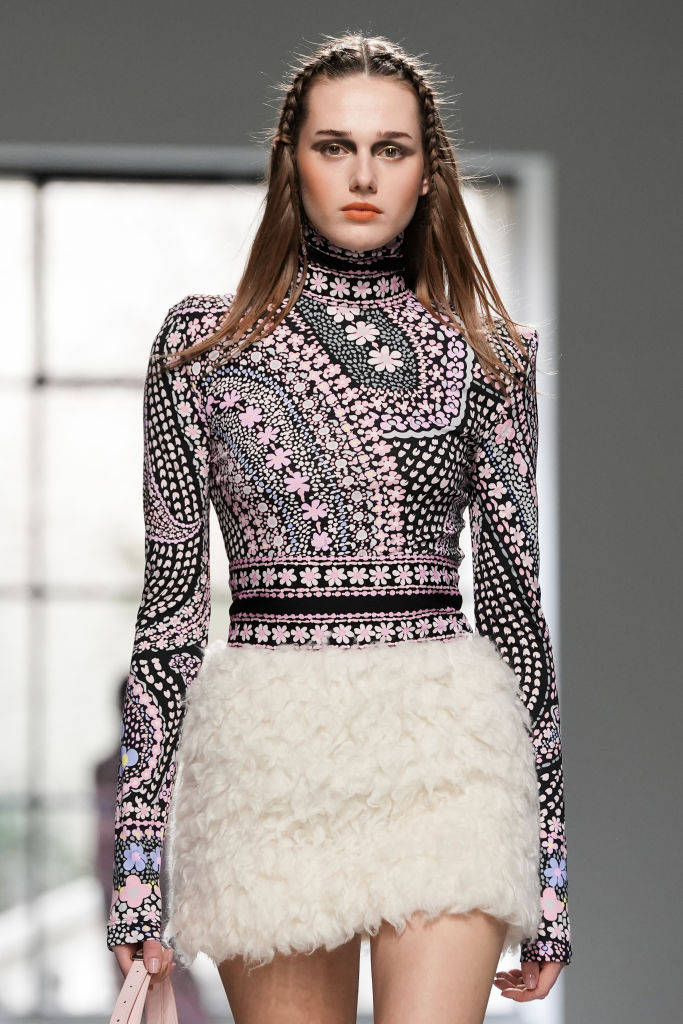 Leonard Paris : Runway – Paris Fashion Week – Womenswear Fall Winter 2023-2024 tranças embutidas paris fashion week