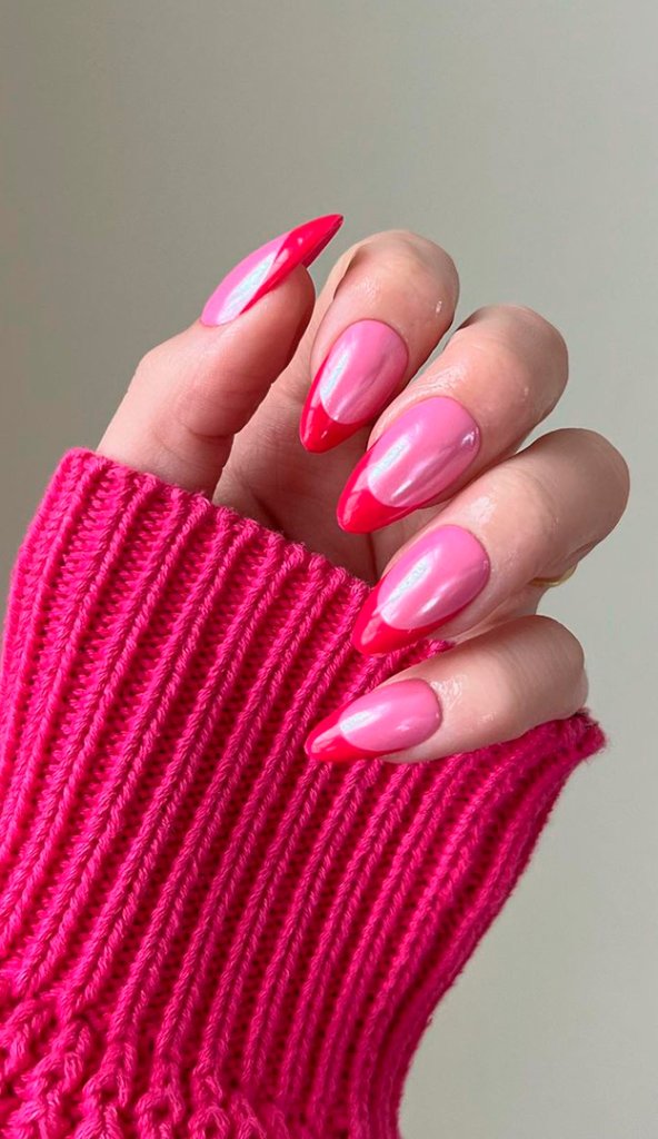 Inspiração de unhas decoradas rosa metálico.