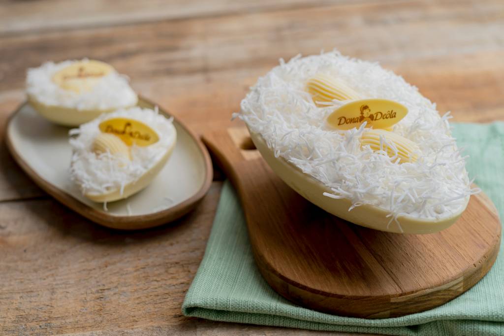 Ovo de bolo gelado de coco – Dona Deôla Ovo de bolo gelado de coco - Dona Deôla