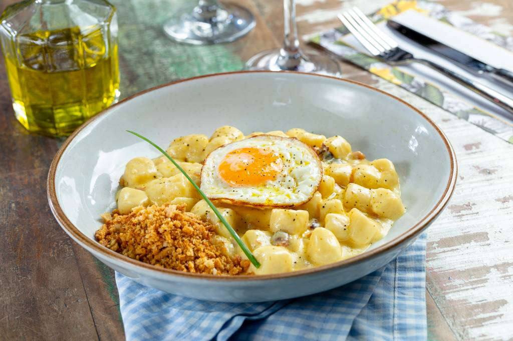 Nhoque Carbonara Banana Café crédito Neuton Araújo Nhoque do restaurante Banana Café