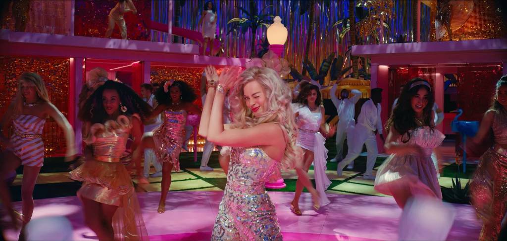 barbie-filme-margot-robbie-barbicore O filme da Barbie ainda nem foi lançado e já vemos o efeito disso no movimento Barbiecore.