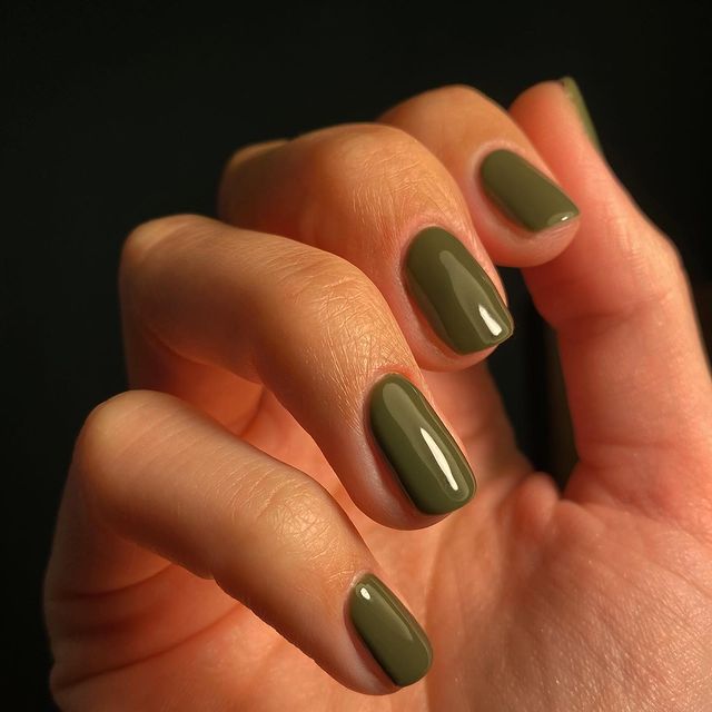 cores-esmalte-outono-verde-jade Cores de esmalte para outono 2023: verde jade.