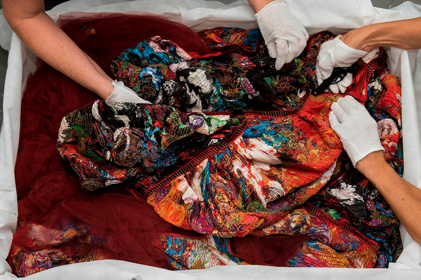 Exposição reúne acervo histórico de estilistas e artistas brasileiros