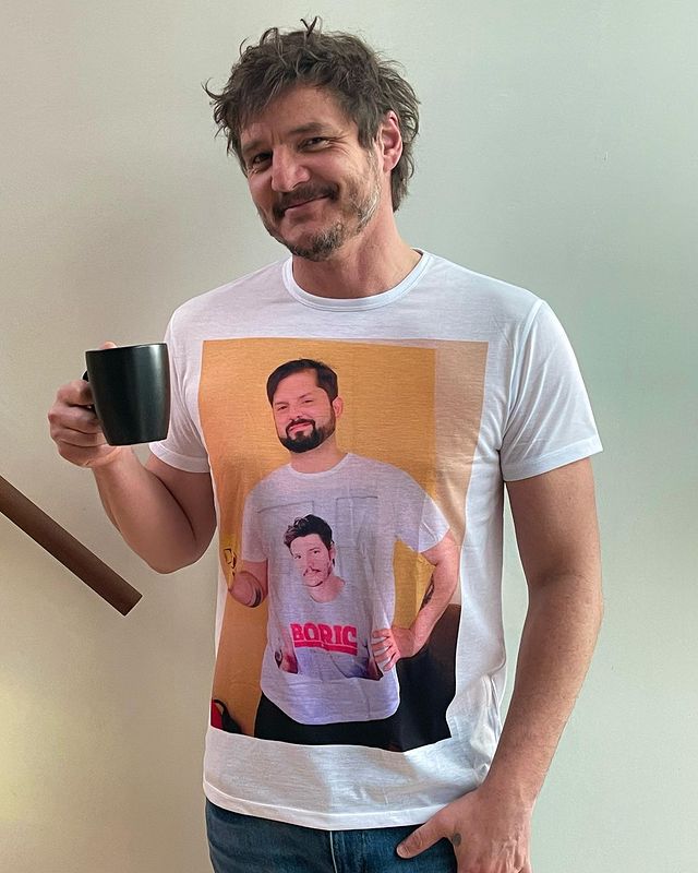 pedro-pascal-ativista-politico Pedro Pascal não tem medo de expressar politicamente.
