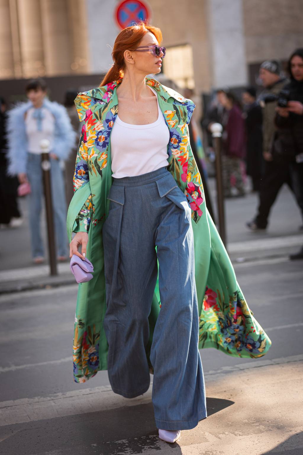 Street Style – Paris Fashion Week – Womenswear Fall Winter 2023 2024 : Day Five model off duty - regata com terceira peça