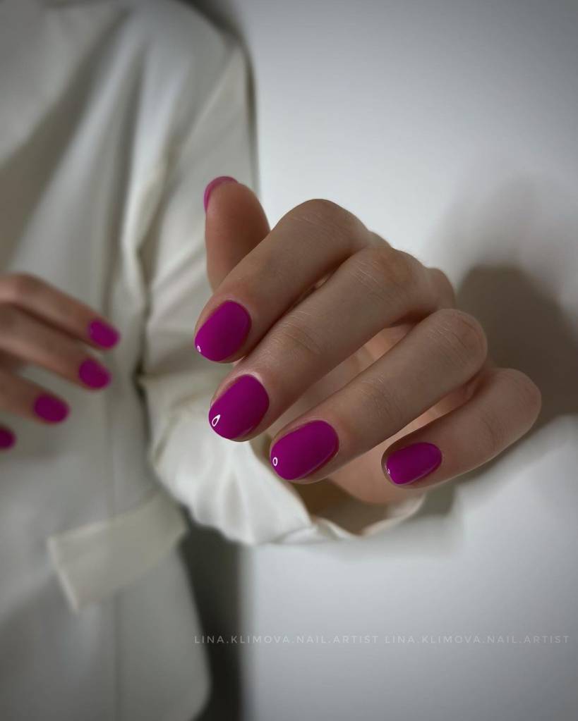 unhas-outono-magenta Cores de esmalte para outono 2023: magenta