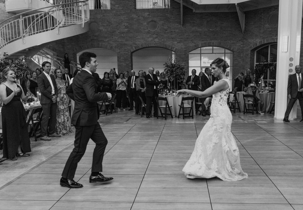 Dança casamento Noivos dançando