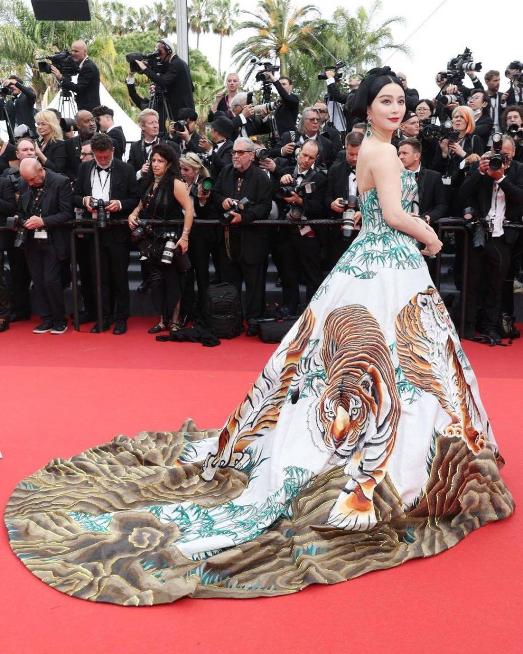 Festival de Cannes Fan Bingbing com vestido da Christopher Bu.