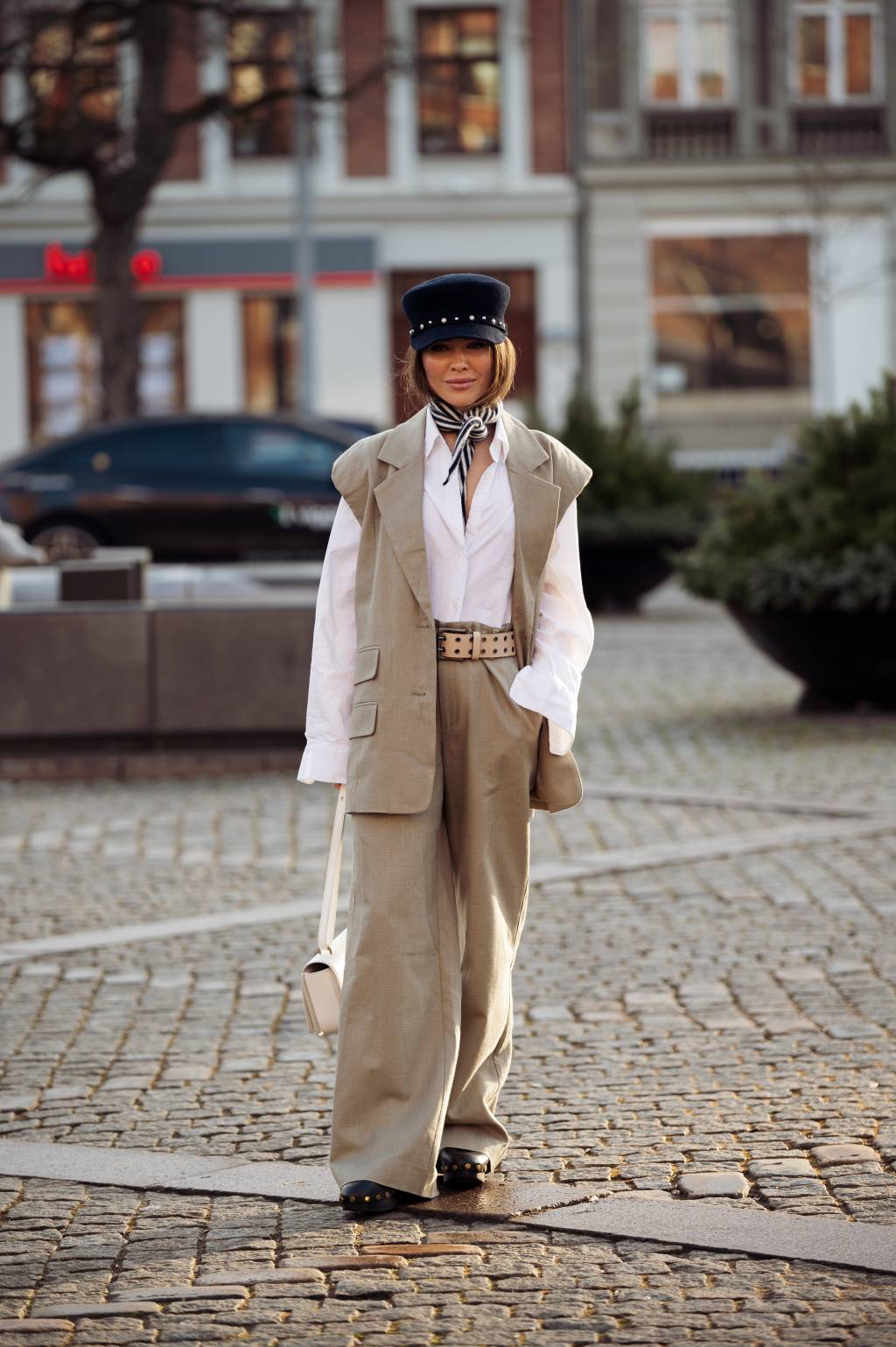 Street Style – Day 3 – Copenhagen Fashion Week Autumn/Winter 2023 colete oversized