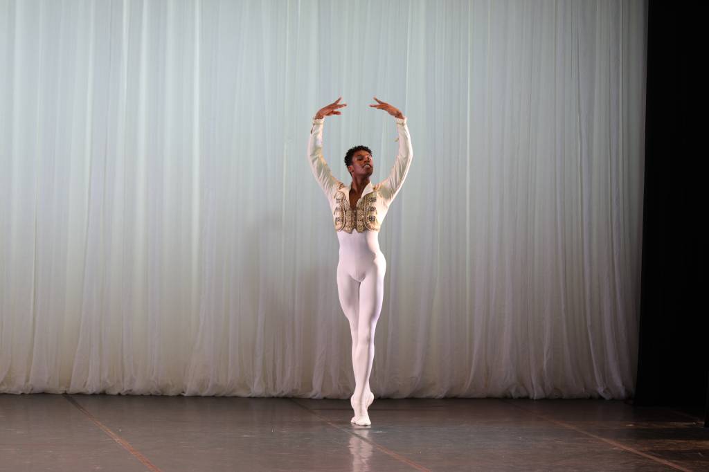 Bolshoi celebra entrada de brasileiros em escolas de ballet renomadas