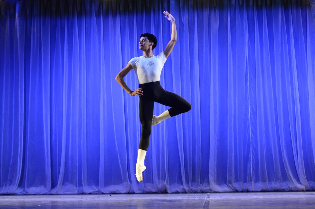 Marcos Santos_ Fotos Nilson Bastian (5) O bailarino Marcos Sousa é o primeiro brasileiro homem a ir para a Ópera de Paris