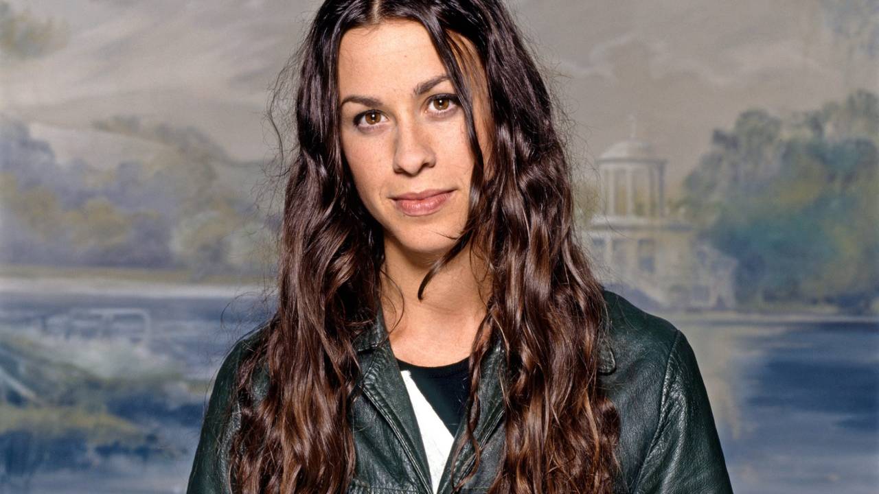 Cinco motivos para revisitar "Jagged Little Pill", icônico disco de Alanis Morissette.