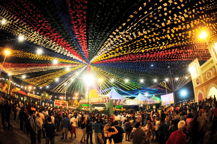 festa-junina-portuguesa Estrutura grandiosa marca a Festa Junina da Portuguesa.