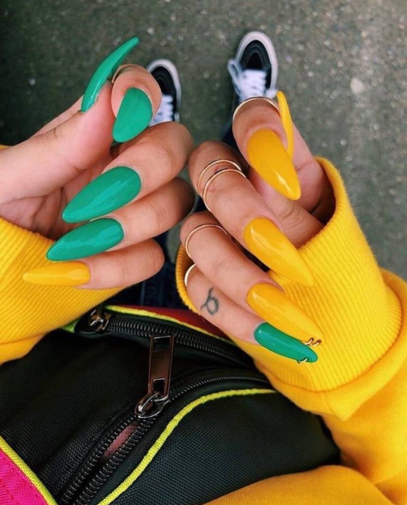 nail-art-copa-do-mundo - 6 Cores sólidas são uma opção minimalista