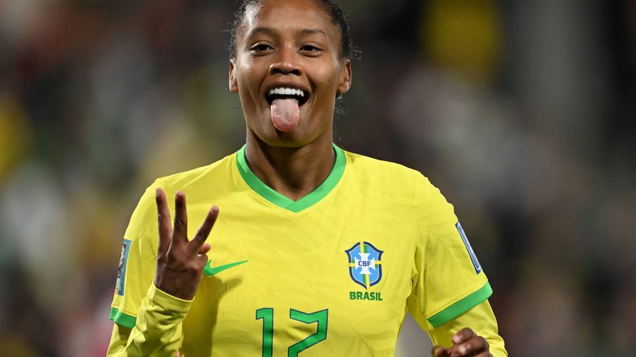 Ary Borges comemorando os 3 gols