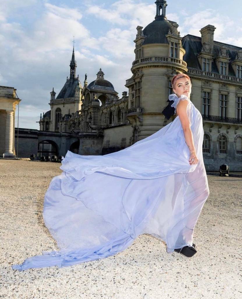 Florence Pugh no desfile da Valentino na Semana de Alta-Costura em Paris