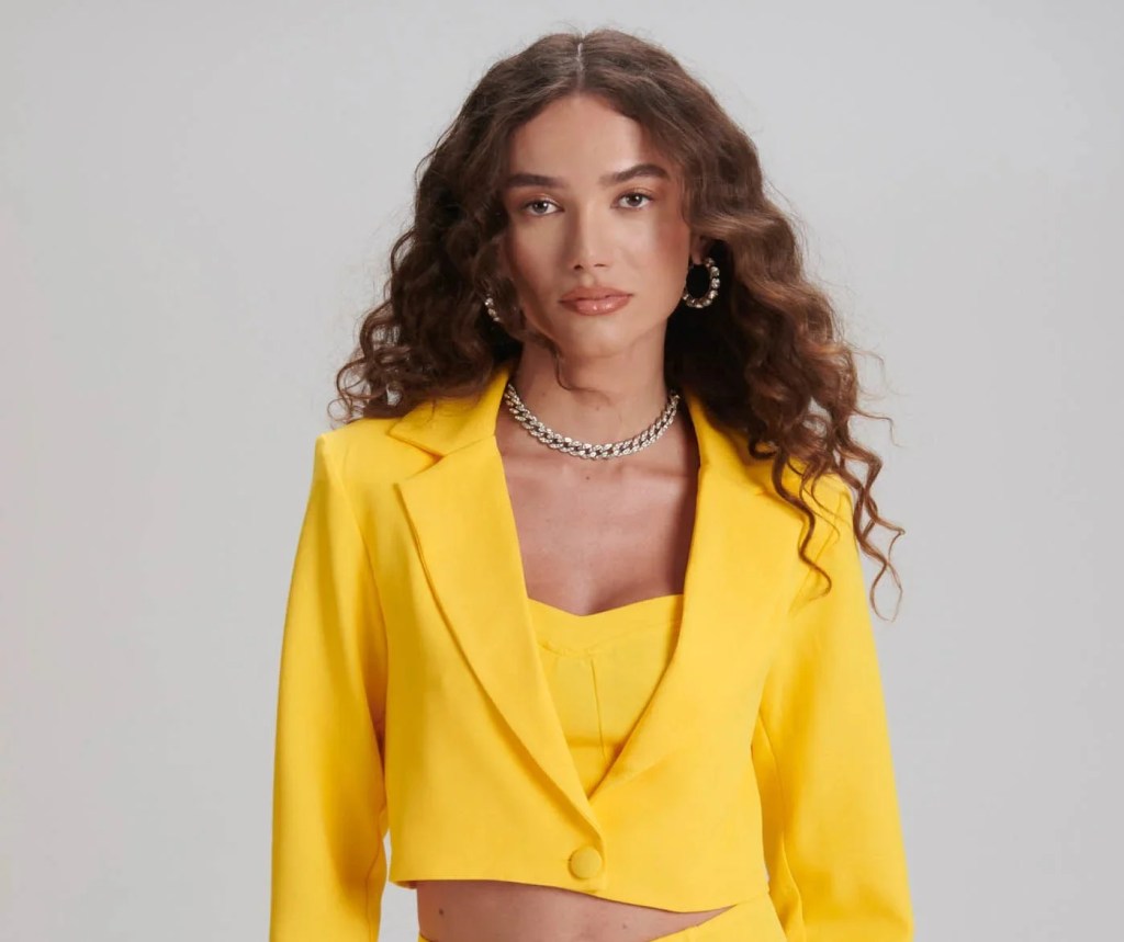 Blazer cropped amarelo