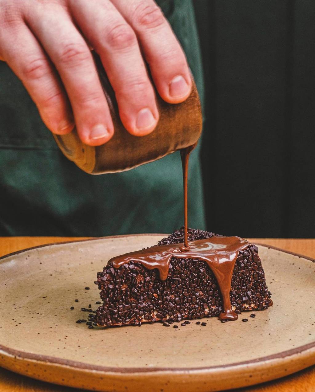 Torta de Brigadeiro – Terraço Jardins A Torta de Brigadeiro é opção com chocolate no menu do Terraço Jardins