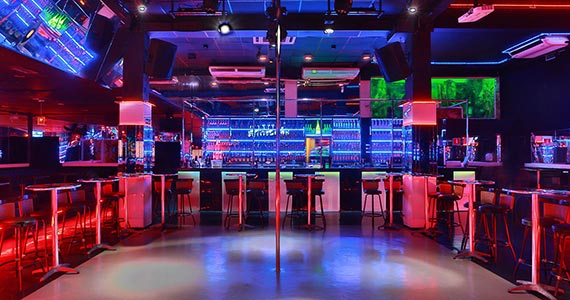 asha-festa Interior do Asha Club.