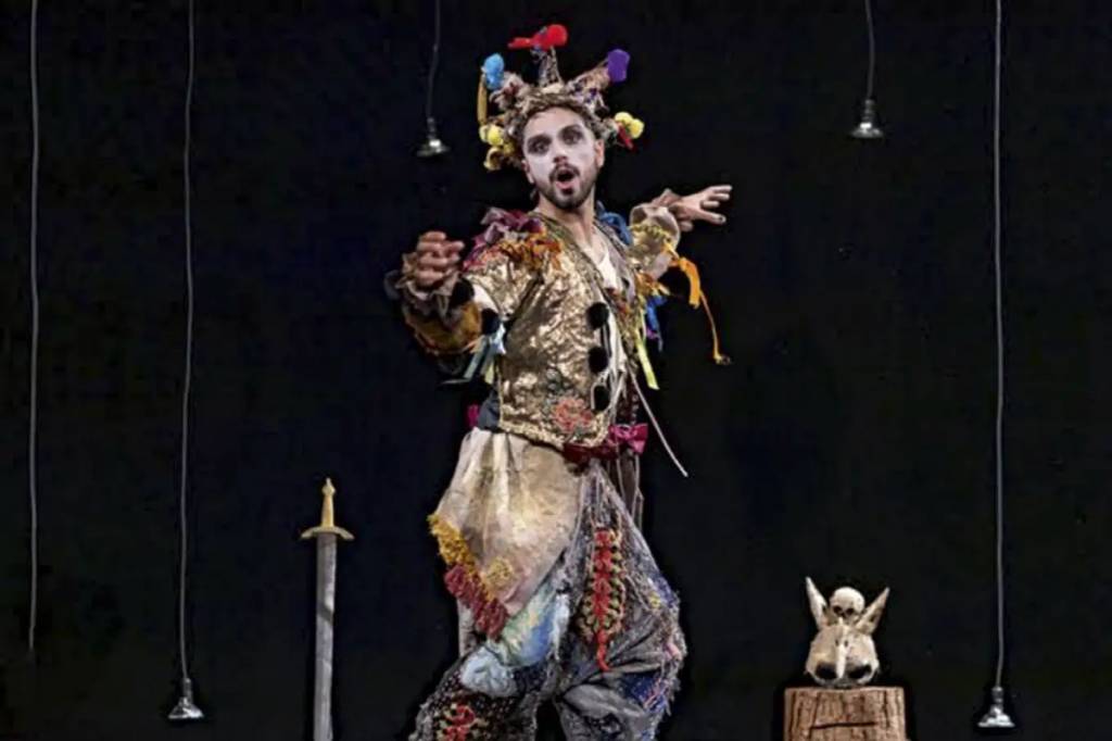 rodrigo-simas-prazer-hamlet